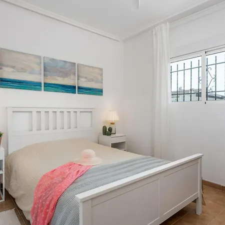 Apartamento La Casa Del Sol: Premium With A Fireplace Torrevieja